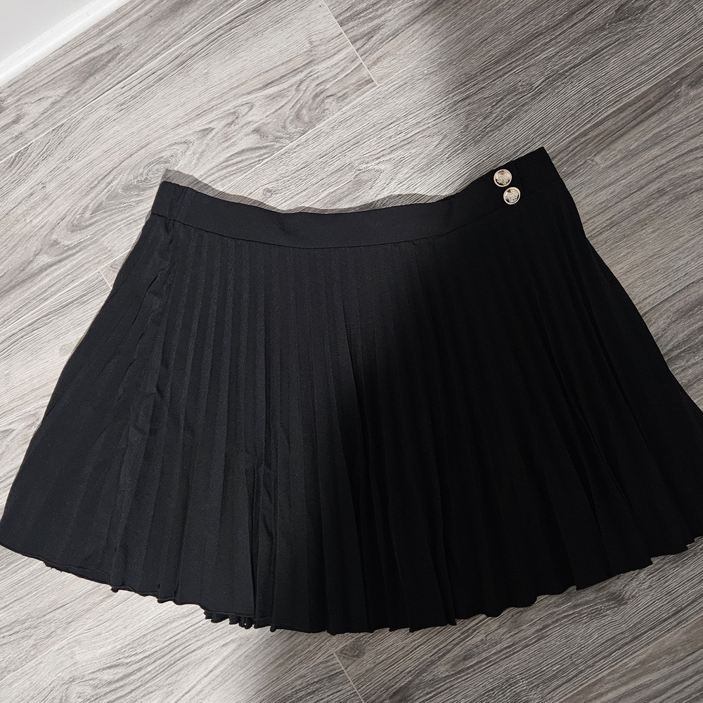 Elegant Black Pleated Skirt